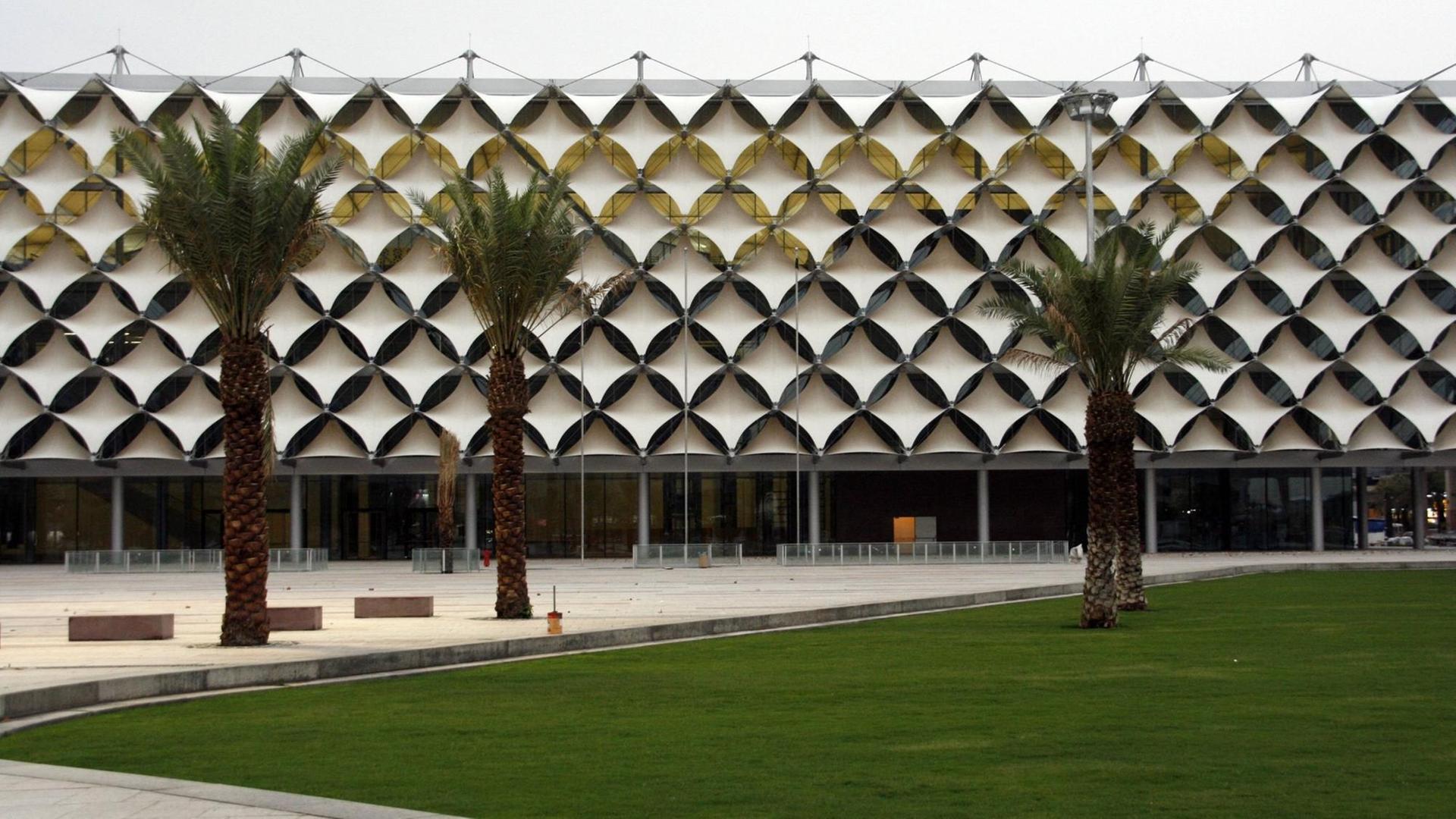 April 29, 2013 - Riyadh, Saudi Arabia - Facade of King Fahad National Library in Riyadh. Riyadh Saudi Arabia PUBLICATIONxINxGERxSUIxAUTxONLY - ZUMAp133 April 29 2013 Riyadh Saudi Arabia facade of King Fahad National Library in Riyadh Riyadh Saudi Arabia PUBLICATIONxINxGERxSUIxAUTxONLY ZUMAp133 April 29, 2013 - Riyadh, Saudi Arabia - Facade of King Fahad National Library in Riyadh. Riyadh Saudi Arabia PUBLICATIONxINxGERxSUIxAUTxONLY - ZUMAp133 April 29 2013 Riyadh Saudi Arabia facade of King Fahad National Library in Riyadh Riyadh Saudi Arabia PUBLICATIONxINxGERxSUIxAUTxONLY ZUMAp133