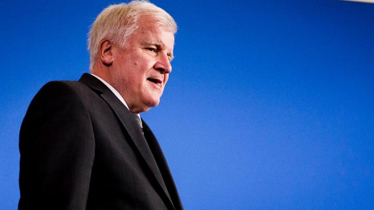 09.05.2018, Berlin: Horst Seehofer (CSU) auf einer Pressekonferenz 09.05.2018, Berlin: Horst Seehofer (CSU) auf einer Pressekonferenz