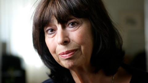 Margit Sprecher schaut freundlich in die Kamera.