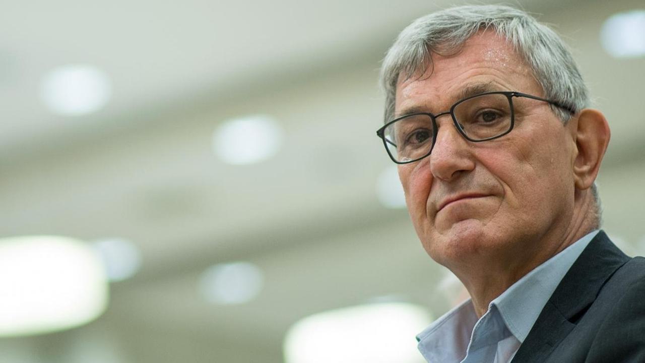 Linken-Parteichef Bernd Riexinger nimmt am 25.11.2017 am Landesparteitag der Linken Baden-Württemberg in Stuttgart-Möhringen (Baden-Württemberg) teil. Linken-Parteichef Bernd Riexinger nimmt am 25.11.2017 am Landesparteitag der Linken Baden-Württemberg in Stuttgart-Möhringen (Baden-Württemberg) teil.