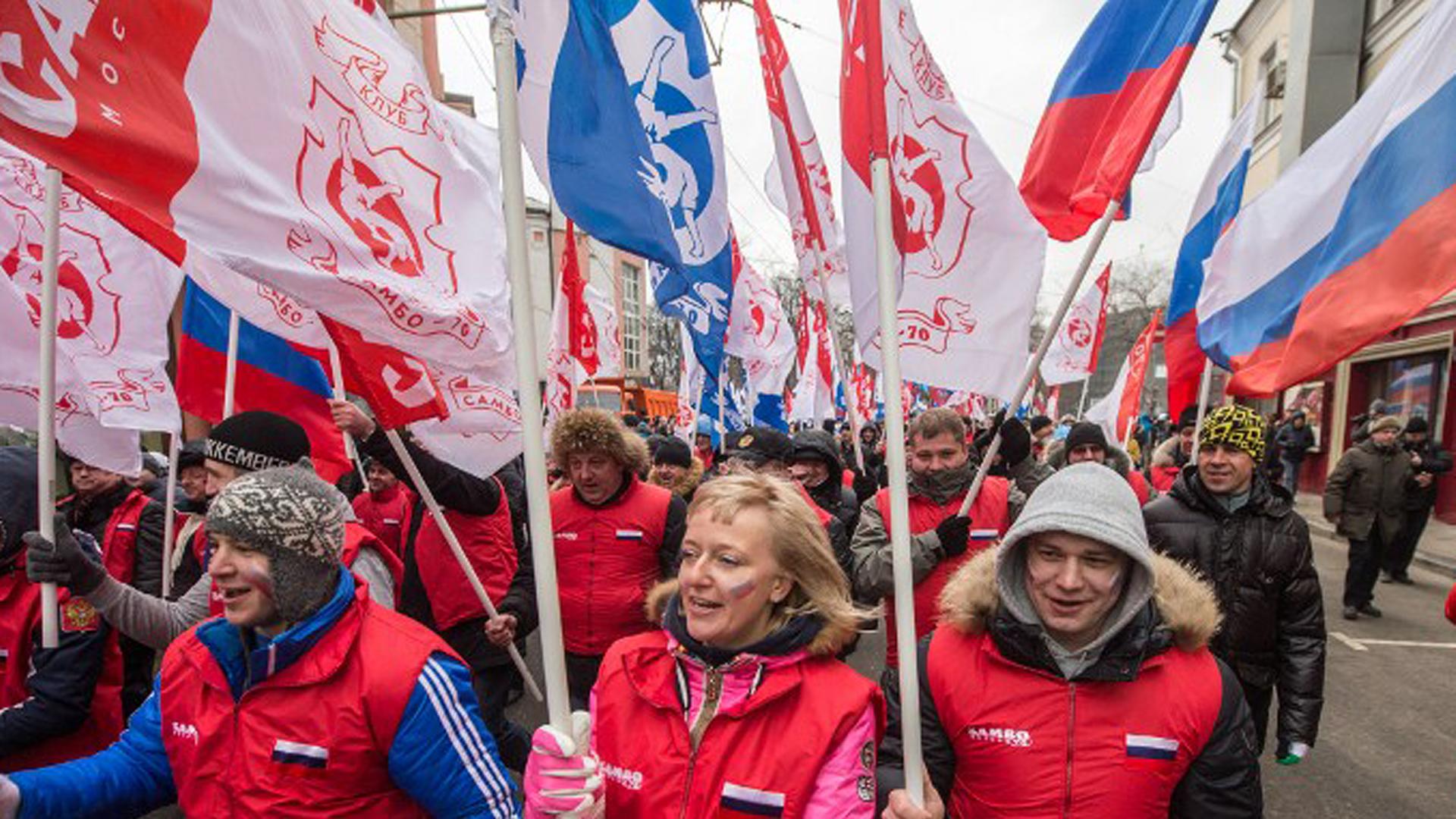 Pro-Kreml-Aktivisten demonstrieren am 02.03.2014 in Moskau für ein russisches Eingreifen auf der Krim. Pro-Kreml-Aktivisten demonstrieren am 02.03.2014 in Moskau für ein russisches Eingreifen auf der Krim.
