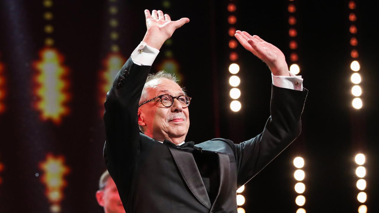 Berlinale-Direktor Dieter Kosslick begrüßt das Publikum bei der Eröffnung der 69. Berlinale in Berlin Berlinale-Direktor Dieter Kosslick begrüßt das Publikum bei der Eröffnung der 69. Berlinale in Berlin