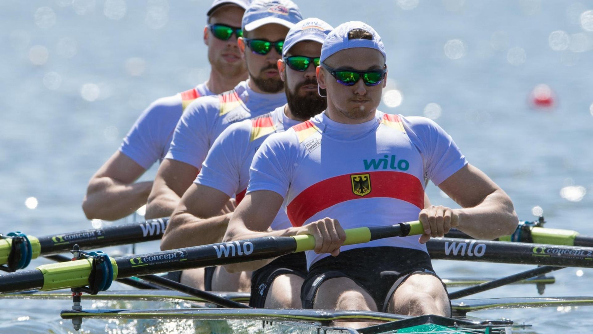 Rudern: EM, Die Ruderer des deutschen Vierers der Männer starten am 06.05.2016 auf dem Beetzsee in Brandenburg/Havel. (r-l) Maximilian Korge, Maximilian Planer, Felix Wimberger und Johannes Weissenfeld. Foto: Soeren Stache/dpa Rudern: EM, Die Ruderer des deutschen Vierers der Männer starten am 06.05.2016 auf dem Beetzsee in Brandenburg/Havel. (r-l) Maximilian Korge, Maximilian Planer, Felix Wimberger und Johannes Weissenfeld. Foto: Soeren Stache/dpa