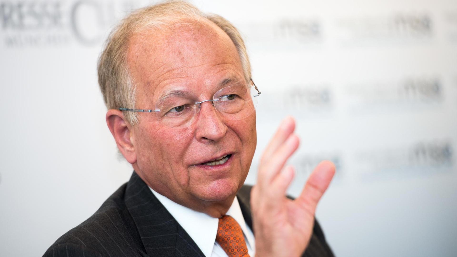Wolfgang Ischinger, Vorsitzender der Münchner Sicherheitskonferenz, spricht am 09.02.2017 in München (Bayern) bei einer Pressekonferenz zur bevorstehenden 53. Münchner Sicherheitskonferenz. Wolfgang Ischinger, Vorsitzender der Münchner Sicherheitskonferenz, spricht am 09.02.2017 in München (Bayern) bei einer Pressekonferenz zur bevorstehenden 53. Münchner Sicherheitskonferenz.