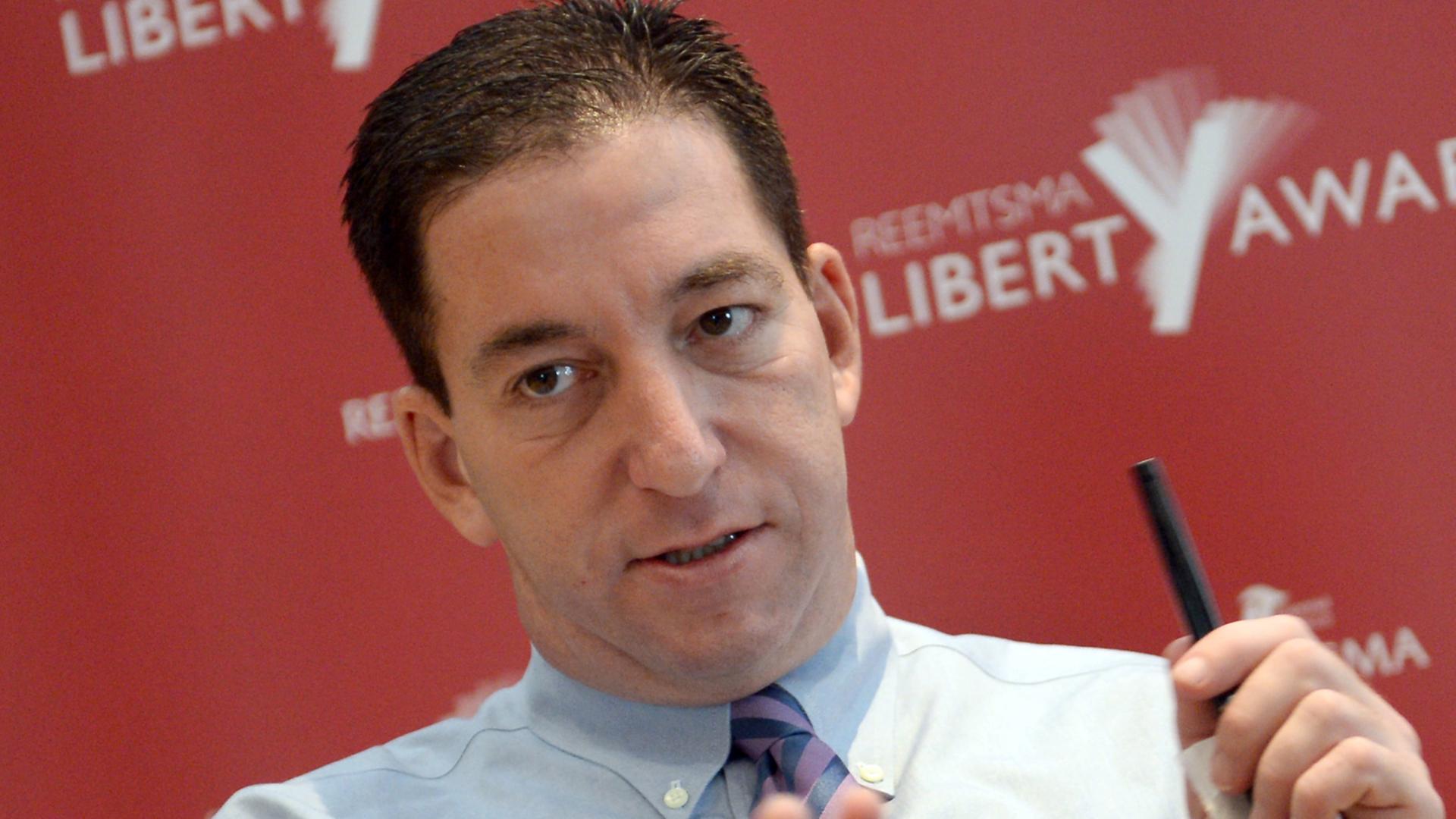 Der US-amerikanische Journalist Gleen Greenwald spricht am 10.04.2014 in Berlin mit Journalisten. Der US-amerikanische Journalist Gleen Greenwald spricht am 10.04.2014 in Berlin mit Journalisten.