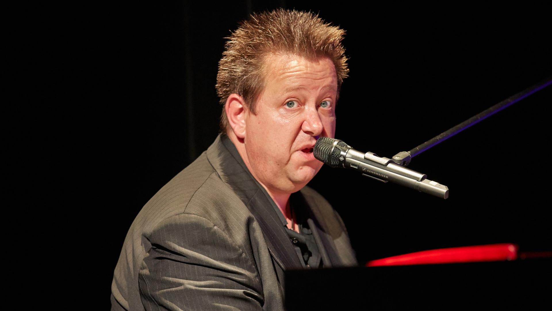 Der Musiker Sebastian Krumbiegel bei einem Konzert zu Ehren von Peter Maffay Der Musiker Sebastian Krumbiegel bei einem Konzert zu Ehren von Peter Maffay