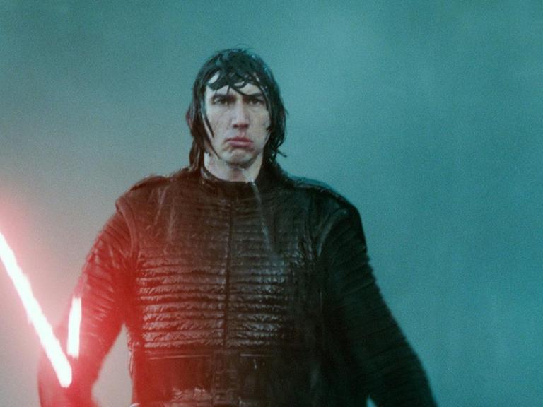 Filmstill aus: Star Wars: The Rise of Skywalker, Episode IX. Adam Driver als Kylo Ren, 2019.
