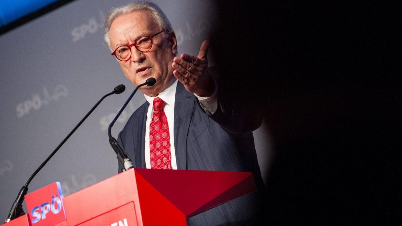 Der österreichische Sozialdemokrat Hannes Swoboda bei einem Wahlkampfauftritt am 17.3.2014. Der österreichische Sozialdemokrat Hannes Swoboda bei einem Wahlkampfauftritt am 17.3.2014.