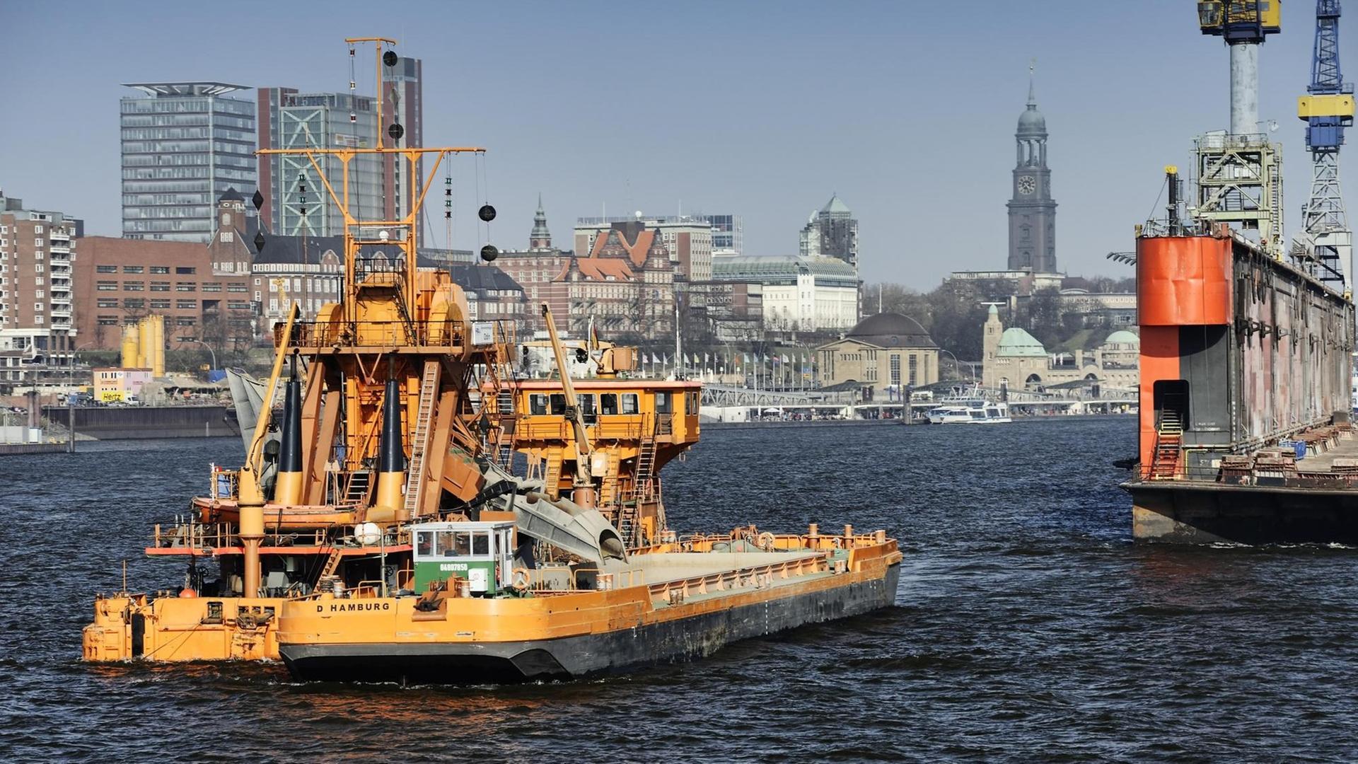 Elbvertiefung: Elbbagger Odin im Hamburger Hafen Elbvertiefung: Elbbagger Odin im Hamburger Hafen