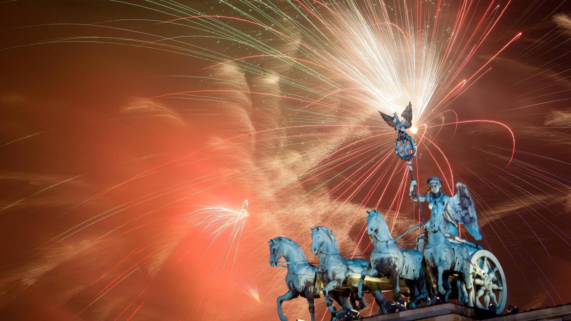 Mit einem Feuerwerk sind die Feiern zum Tag der Deutschen Einheit zu Ende gegangen Mit einem Feuerwerk sind die Feiern zum Tag der Deutschen Einheit zu Ende gegangen