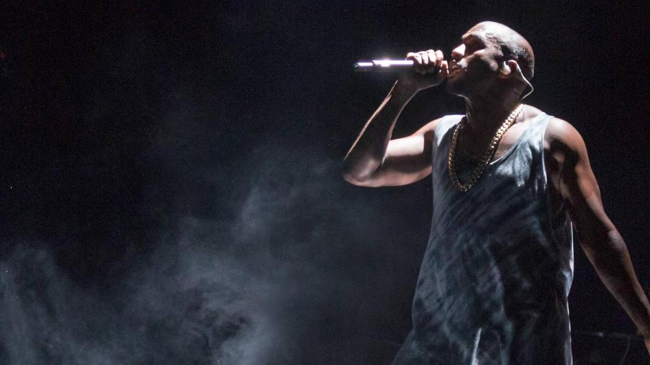 Kanye West bei einem Auftritt im Jahr 2014 Kanye West bei einem Auftritt im Jahr 2014