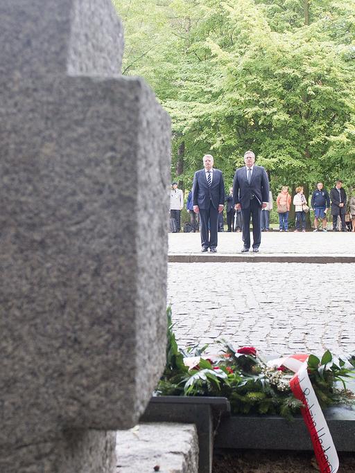 Die Gedenkfeier zum 75. Jahrestag des Beginns des Zweiten Weltkriegs auf der Westerplatte in Danzig. Im Hintergrund nebeneinander: Bundespräsident Joachim Gauck und Polens Präsident Bronislaw Komorowski.