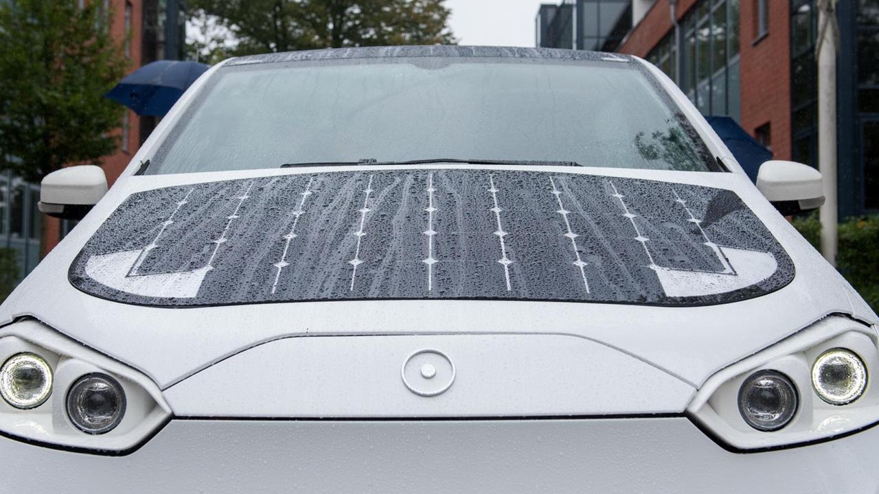 Ein Elektroauto vom Typ "Sion" des Herstellers "Sono Motors" bei der Vorstellung des Prototyps in Hamburg Ein Elektroauto vom Typ "Sion" des Herstellers "Sono Motors" bei der Vorstellung des Prototyps in Hamburg
