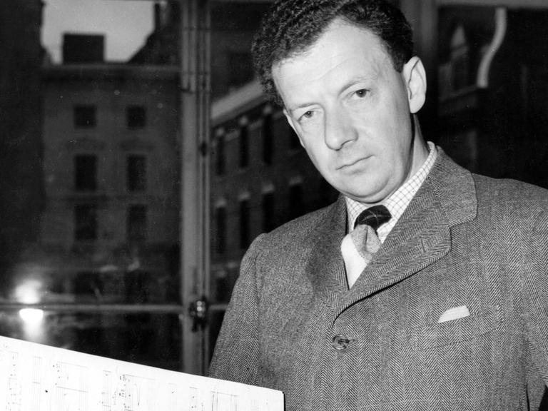 Der britische Komponist Benjamin Britten am 14. April 1953 in London.