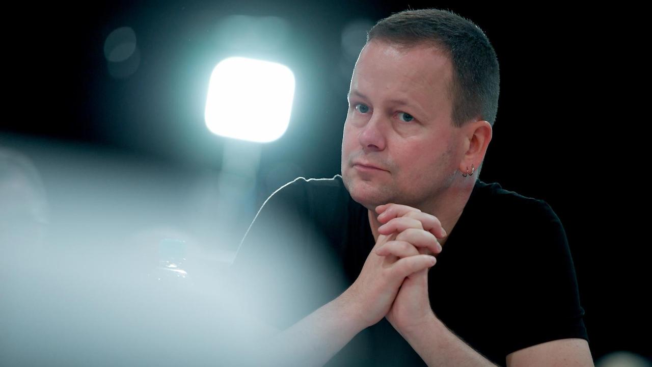 Berlins Kultursenator Klaus Lederer bei einer Pressekonferenz im Juni 2018 in Berlin Berlins Kultursenator Klaus Lederer bei einer Pressekonferenz im Juni 2018 in Berlin