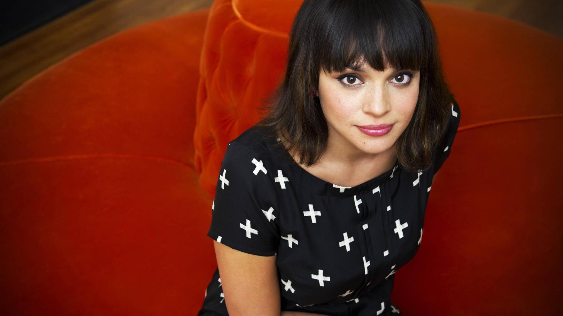 Die US-amerikanische Soul- und Jazz-Sängerin und Grammy-Preisträgerin Norah Jones. Am 7. Oktober 2016 erschien ihr sechstes Studioalbum "Day Breaks". Die US-amerikanische Soul- und Jazz-Sängerin und Grammy-Preisträgerin Norah Jones. Am 7. Oktober 2016 erschien ihr sechstes Studioalbum "Day Breaks".