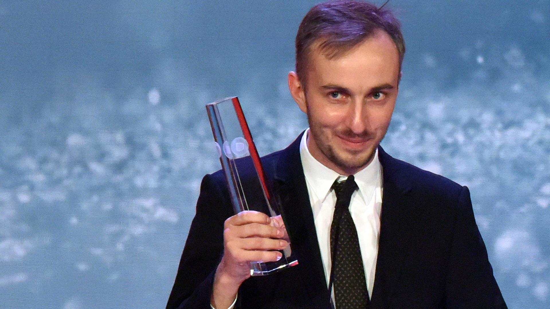 Jan Böhmermann bei der Verleihung des Deutschen Fernsehpreises 2017 in Düssseldorf Jan Böhmermann bei der Verleihung des Deutschen Fernsehpreises 2017 in Düssseldorf