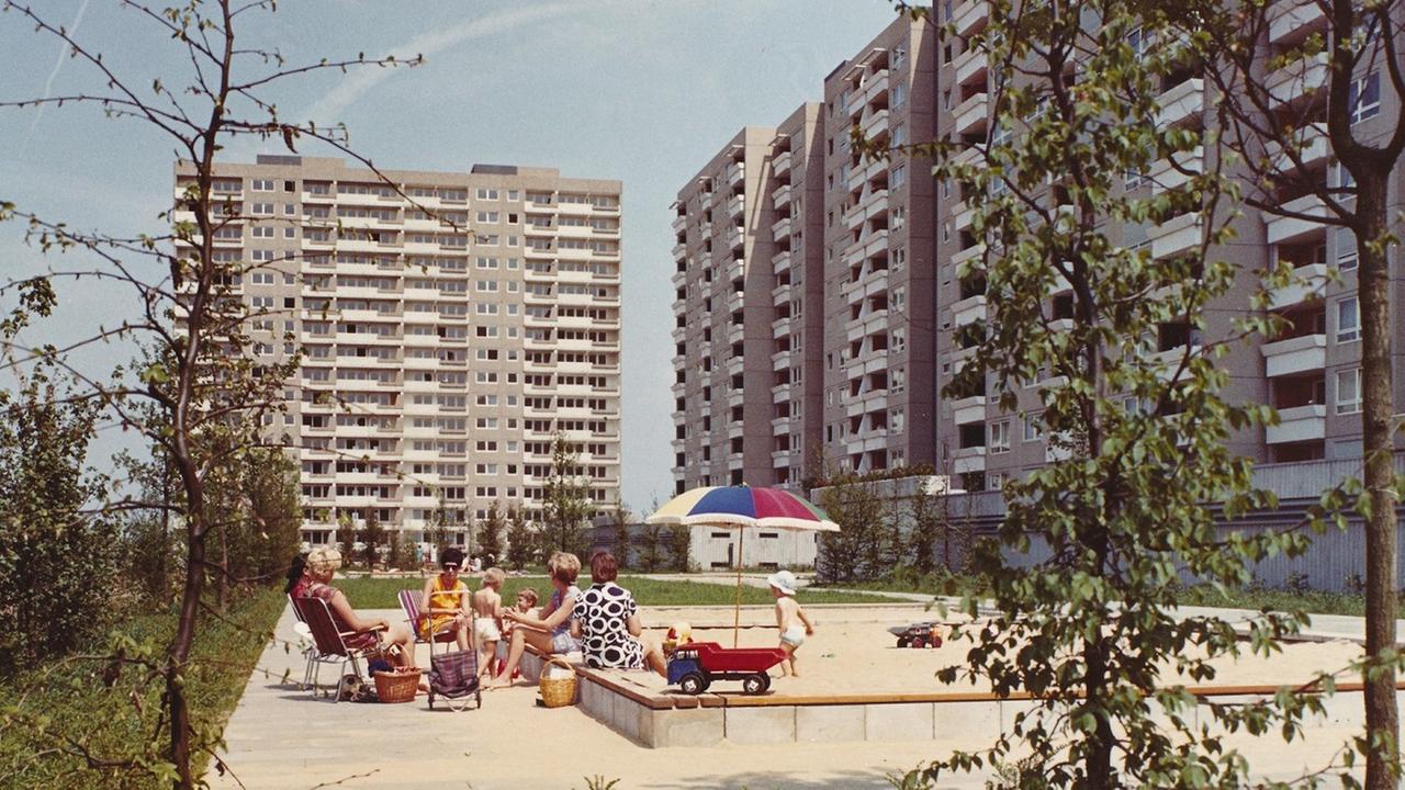 Die Siedlung Kranichstein in Darmstadt. Die Neue Heimat Südwest-Wohnanlage stammt von den Architekten Ernst May und Günther Grzimek. Die Siedlung Kranichstein in Darmstadt. Die Neue Heimat Südwest-Wohnanlage stammt von den Architekten Ernst May und Günther Grzimek.