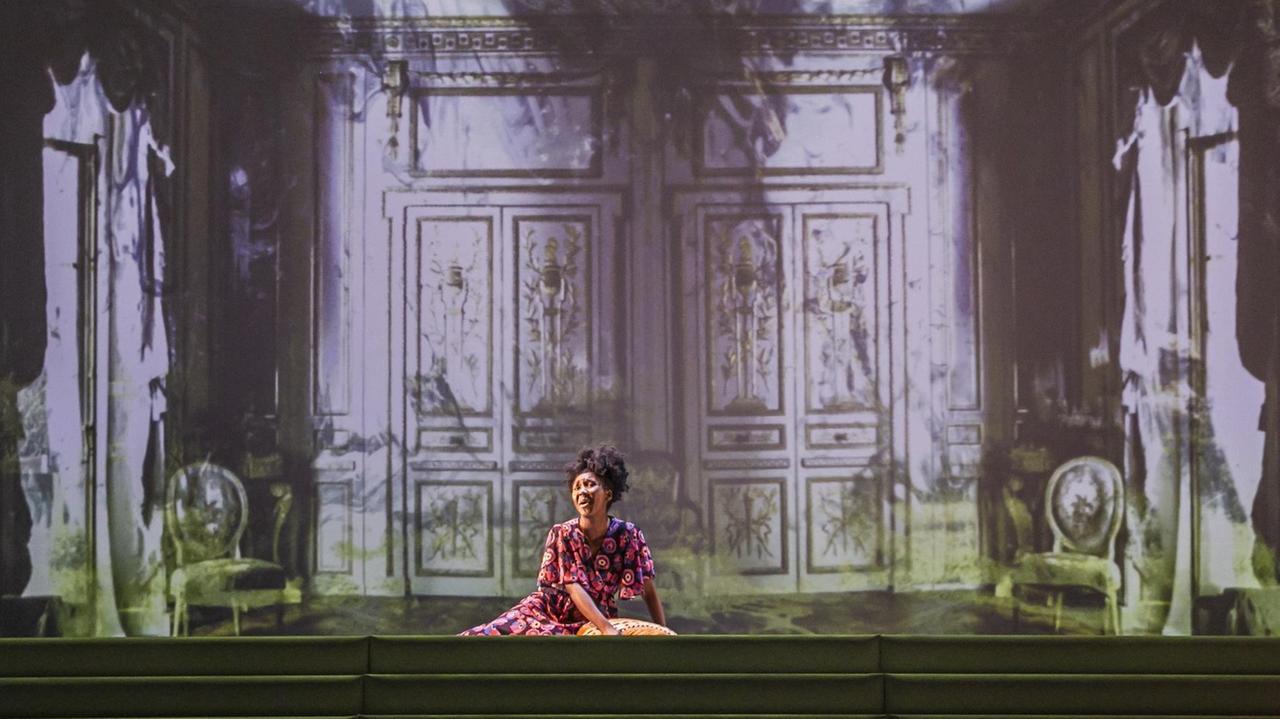 Yudania Gomez in einer Szene aus der Oper "Elizabetta" von Gabriel Prokofjew im Theater Regensburg. Yudania Gomez in einer Szene aus der Oper "Elizabetta" von Gabriel Prokofjew im Theater Regensburg.