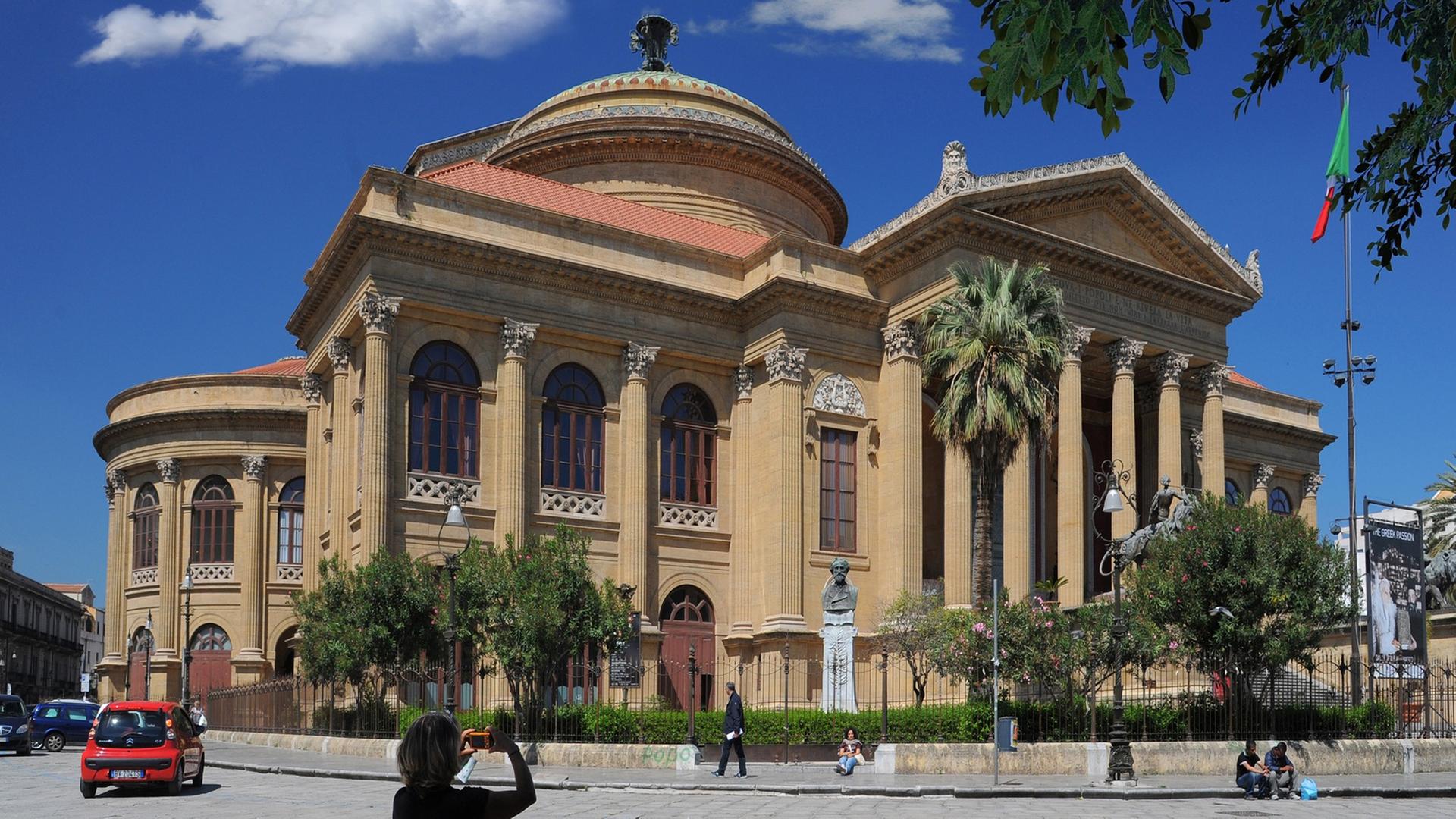 Das Teatro Massimo in Palermo zählt zu den bedeutendsten Theaterbauwerken Europas. Das Teatro Massimo in Palermo zählt zu den bedeutendsten Theaterbauwerken Europas.