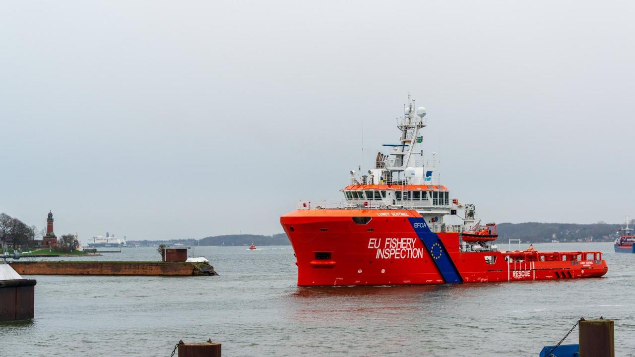 Auslaufen des Fischereischutzschiffes Lundy Sentinel der EU in Kiel. Auslaufen des Fischereischutzschiffes Lundy Sentinel der EU in Kiel.