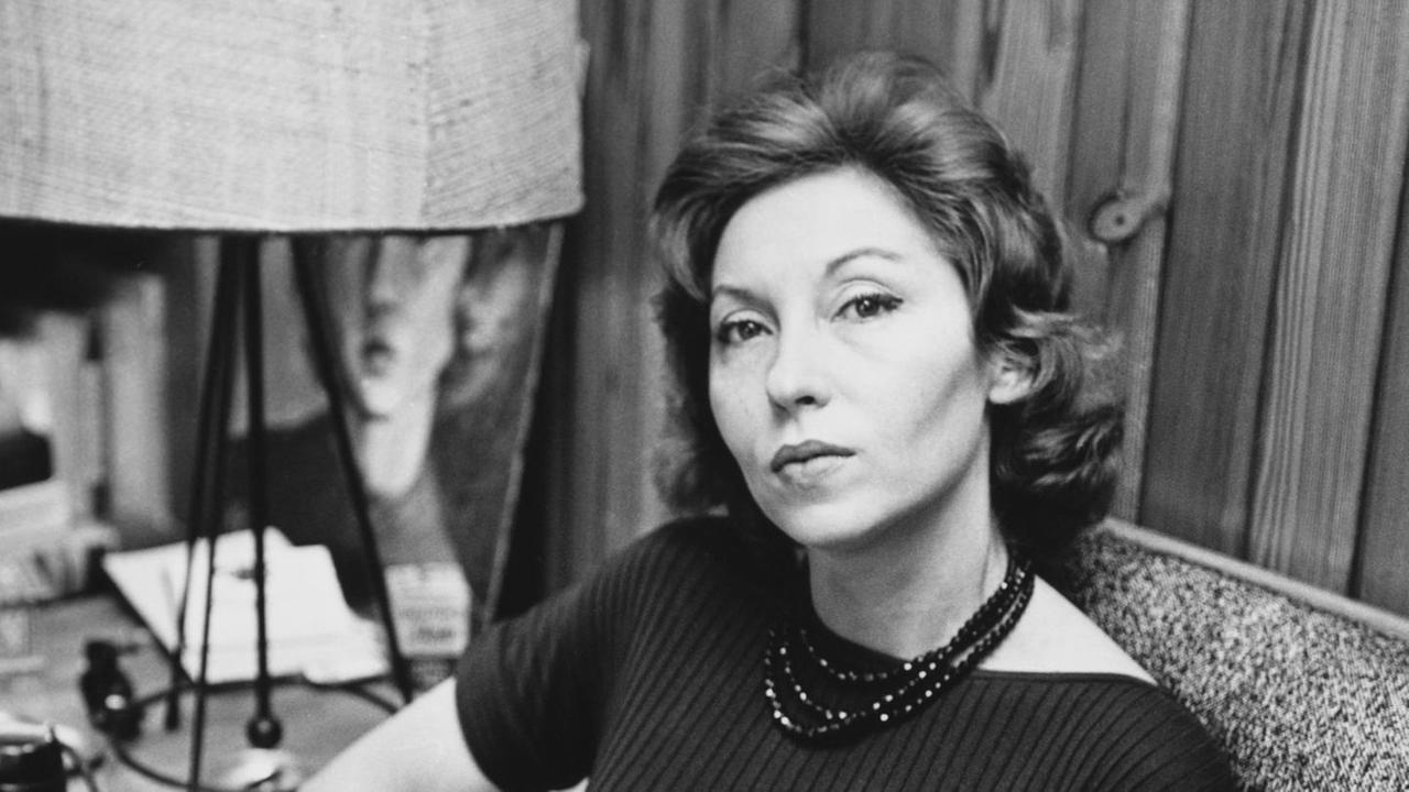 Ein schwarzweiss Porträt der brasilianischen Schriftstellerin Clarice Lispector, ca. 1960. Ein schwarzweiss Porträt der brasilianischen Schriftstellerin Clarice Lispector, ca. 1960.
