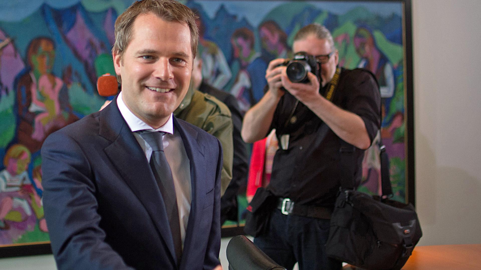 Daniel Bahr, hier bei einer Kabinettssitzung 2013, arbeitet nun für eine Krankenversicherung Daniel Bahr, hier bei einer Kabinettssitzung 2013, arbeitet nun für eine Krankenversicherung