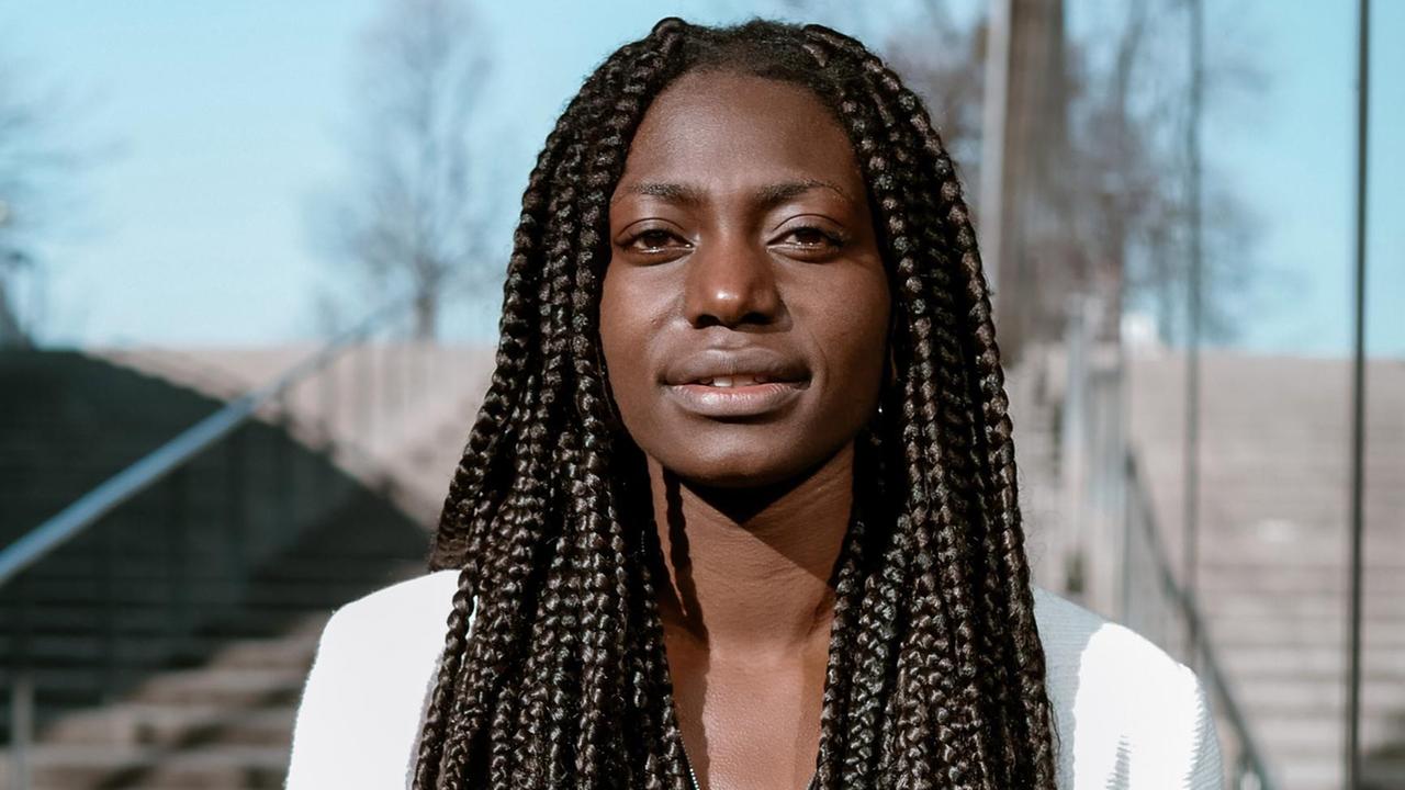 Porträt der staatenlosen Aktivistin Christiana Bukalo Porträt der staatenlosen Aktivistin Christiana Bukalo
