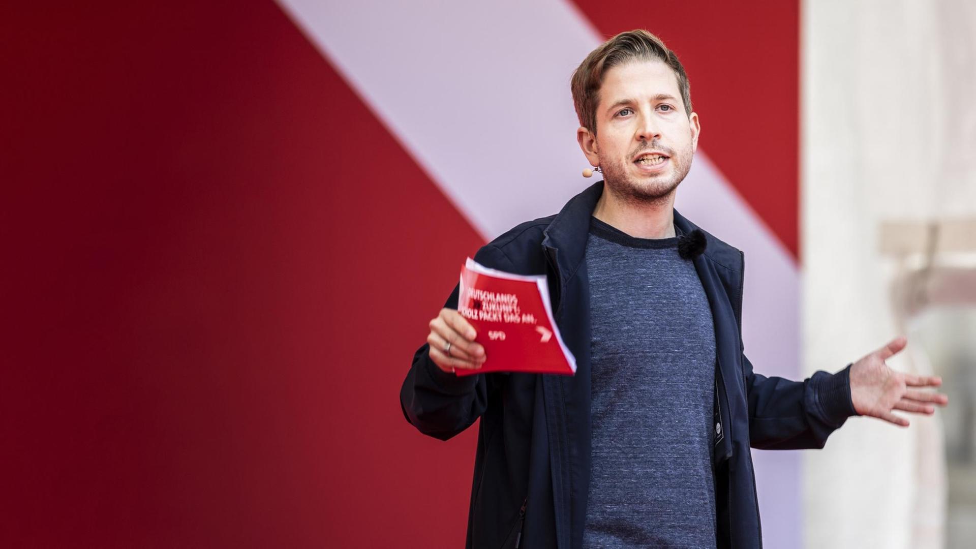 Kevin Kühnert bei einer Wahlkampfveranstaltung 2021. Kevin Kühnert bei einer Wahlkampfveranstaltung 2021.