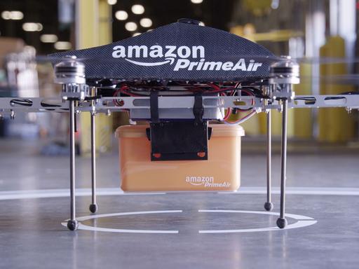 Eine Mini-Drohne des Online-Händlers Amazon