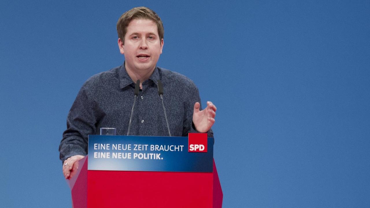 Kevin Kühnert, Juso-Vorsitzender, bei seiner Rede während des Ausserordentlichen SPD - Bundesparteitags im World Conference Center in Bonn, 21.01.2018. Kevin Kühnert, Juso-Vorsitzender, bei seiner Rede während des Ausserordentlichen SPD - Bundesparteitags im World Conference Center in Bonn, 21.01.2018.