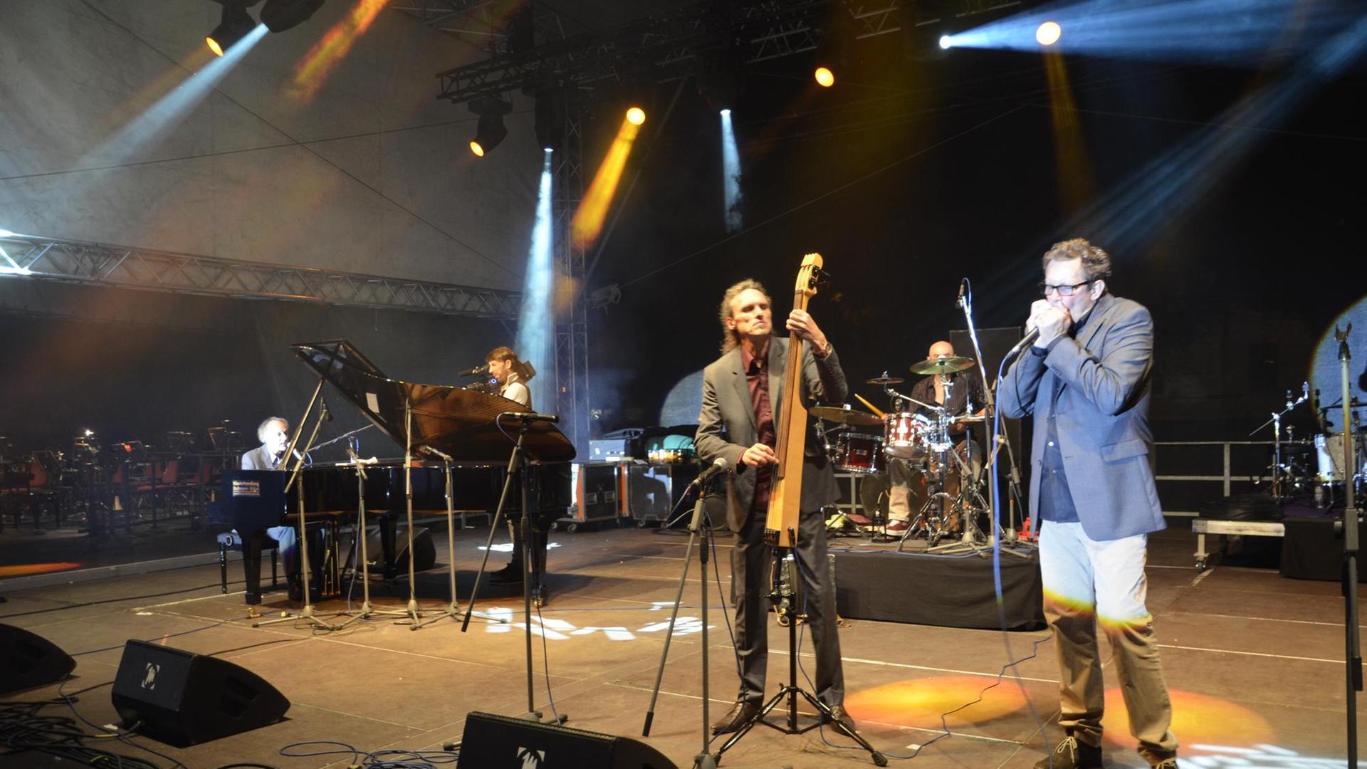 Paul Millns und Band beim Krämerbrückenfest. Paul Millns und Band beim Krämerbrückenfest.