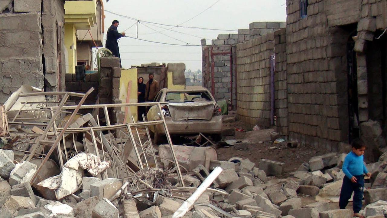 Ein zerstörtes Haus in Mossul nach einem Bombenanschlag. Ein zerstörtes Haus in Mossul nach einem Bombenanschlag.