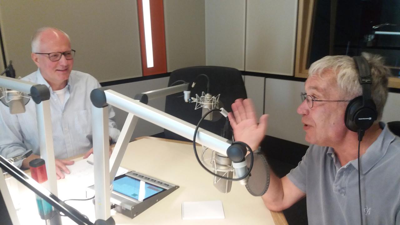 Pfarrer Steffen Reiche (lks.) im Gespräch mit Hanns Ostermann. Pfarrer Steffen Reiche (lks.) im Gespräch mit Hanns Ostermann.