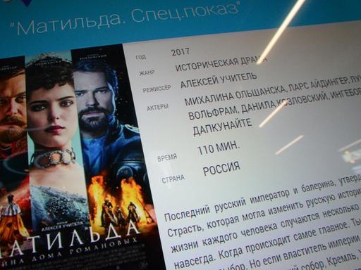Ein Ticketschalter in Wladiwostok macht Werbung für den Film "Matilda".