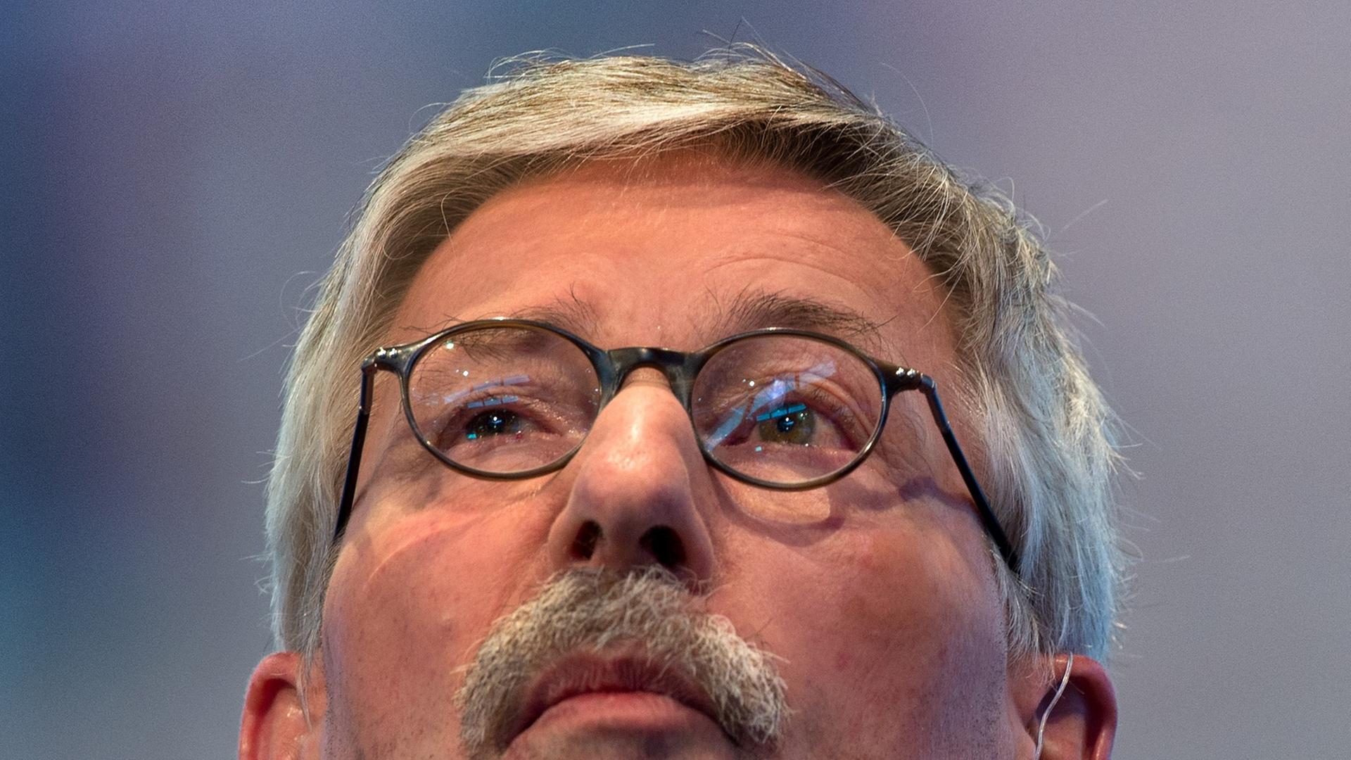 Der Volkswirt, Politiker und Autor Thilo Sarrazin (SPD), am 14.03.2014 zu Gast beim ARD-TV-Forum auf der Leipziger Buchmesse in Leipzig (Sachsen). Er wurde zu seinem Buch "Der neue Tugendterror" interviewt. Der Volkswirt, Politiker und Autor Thilo Sarrazin (SPD), am 14.03.2014 zu Gast beim ARD-TV-Forum auf der Leipziger Buchmesse in Leipzig (Sachsen). Er wurde zu seinem Buch "Der neue Tugendterror" interviewt.
