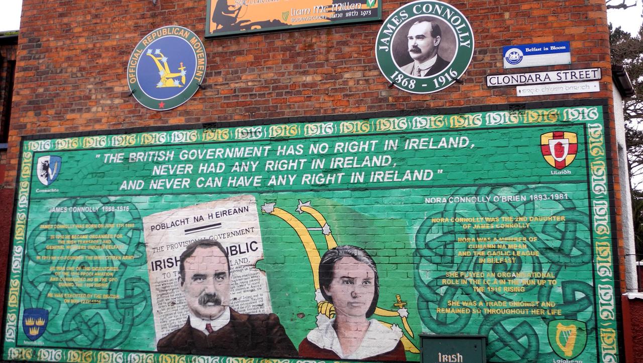 Wandbilder erinnern rund um die Falls Road in Belfast an den Osteraufstand von 1916 in Dublin, aufgenommen am 01.03.2016.