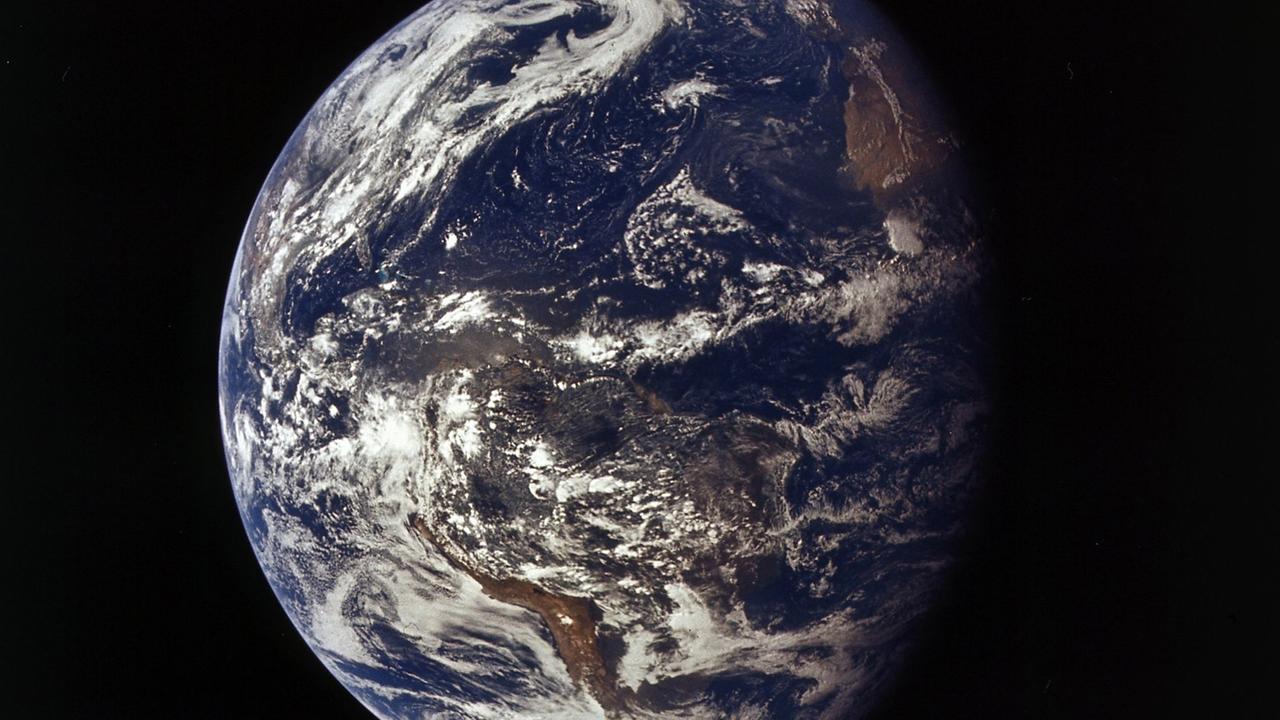 Die Erde im Weltall, aufgenommen am 26.7.1971 Die Erde im Weltall, aufgenommen am 26.7.1971
