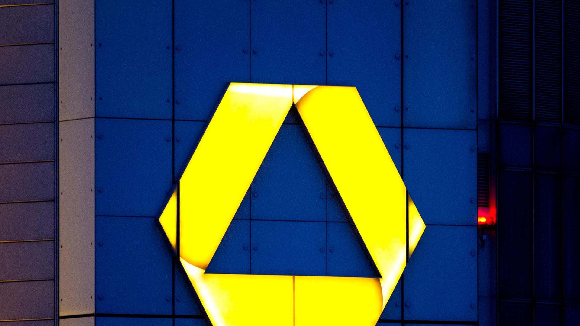 Das Logo der Commerzbank am Hauptsitz in Frankfurt am Main Das Logo der Commerzbank am Hauptsitz in Frankfurt am Main