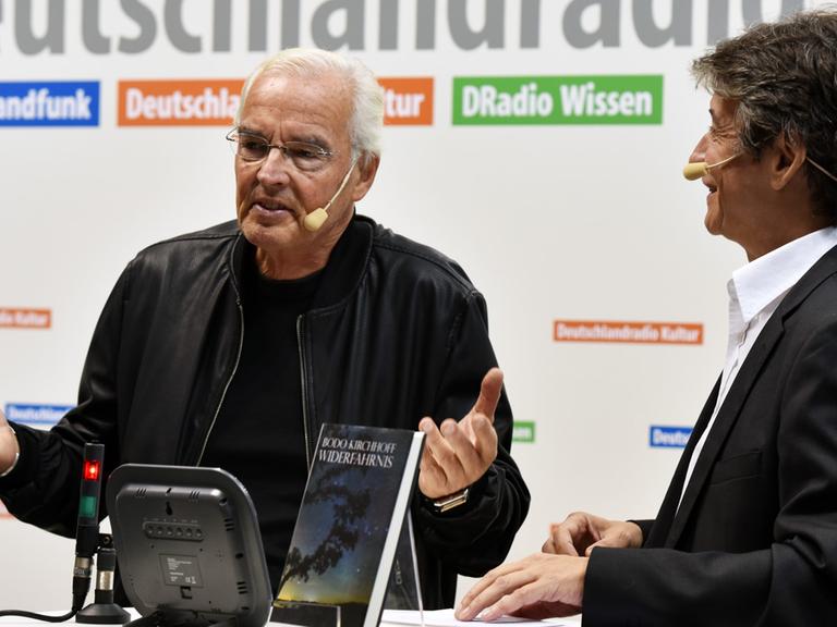 Bodo Kirchhoff (links) auf der Buchmesse im Gespräch mit Lesart-Moderator Joachim Scholl