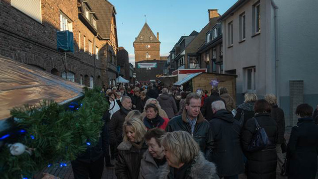 Gut besucht: der Weihnachtsmarkt in Monheim Gut besucht: der Weihnachtsmarkt in Monheim