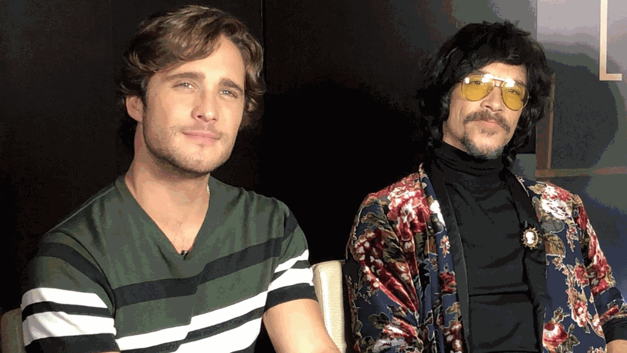 Schauspieler Diego Boneta (l.), der in der Netflix-Serie Luis Miguel spielt und der Schauspieler Oscar Jaenada, der den Vater, Luis Rey, spielt. Schauspieler Diego Boneta (l.), der in der Netflix-Serie Luis Miguel spielt und der Schauspieler Oscar Jaenada, der den Vater, Luis Rey, spielt.