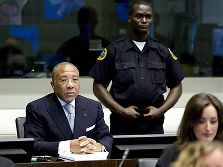 Liberias Ex-Präsident Charles Taylor muss sich vor einem Spezialgericht im niederländischen  in Leidschendam verantworten.
