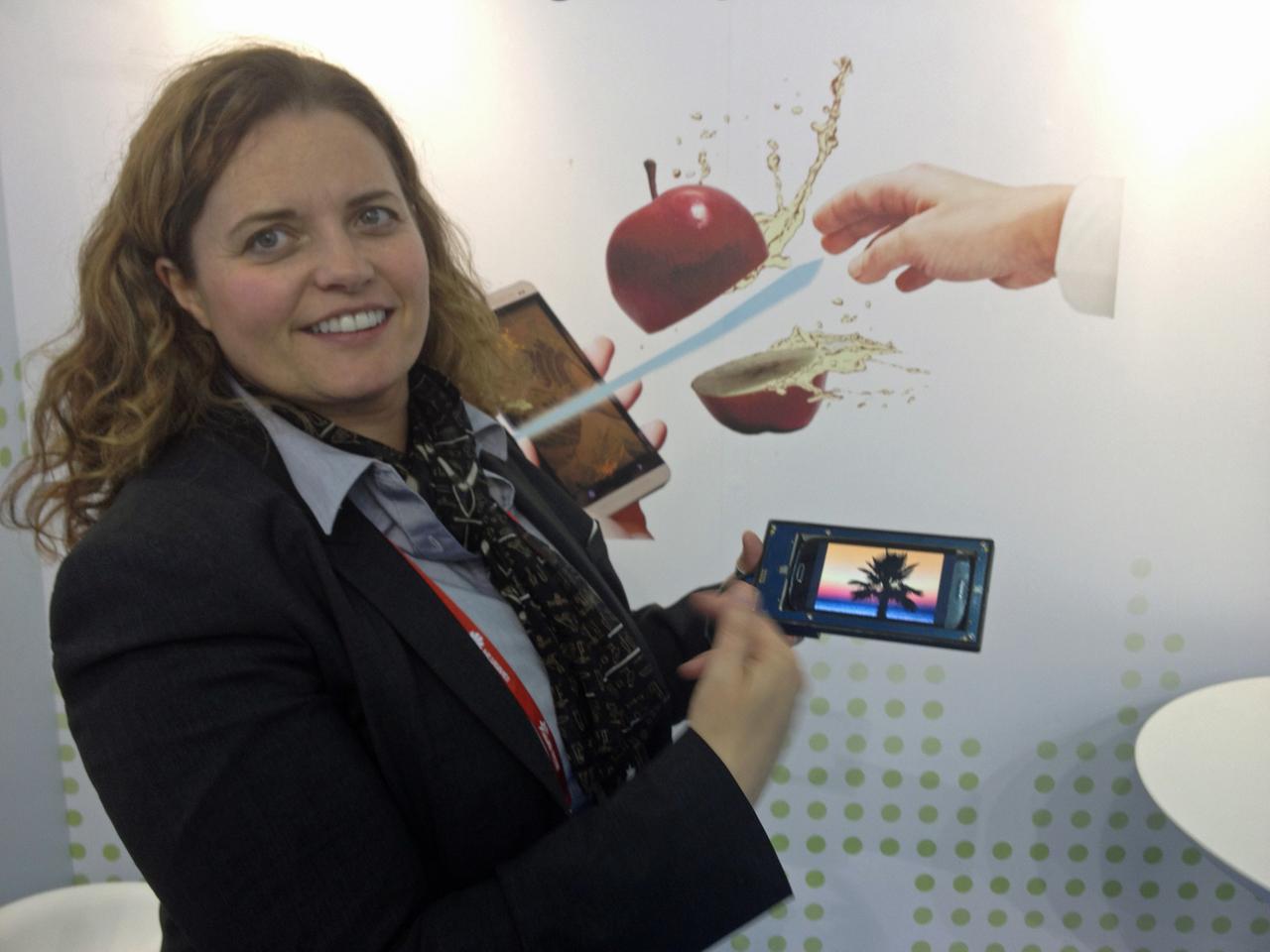 Laila Danielson, Geschäftsführerin der norwegischen Firma Elliptic Labs in Oslo auf dem Mobile World Congress 2014