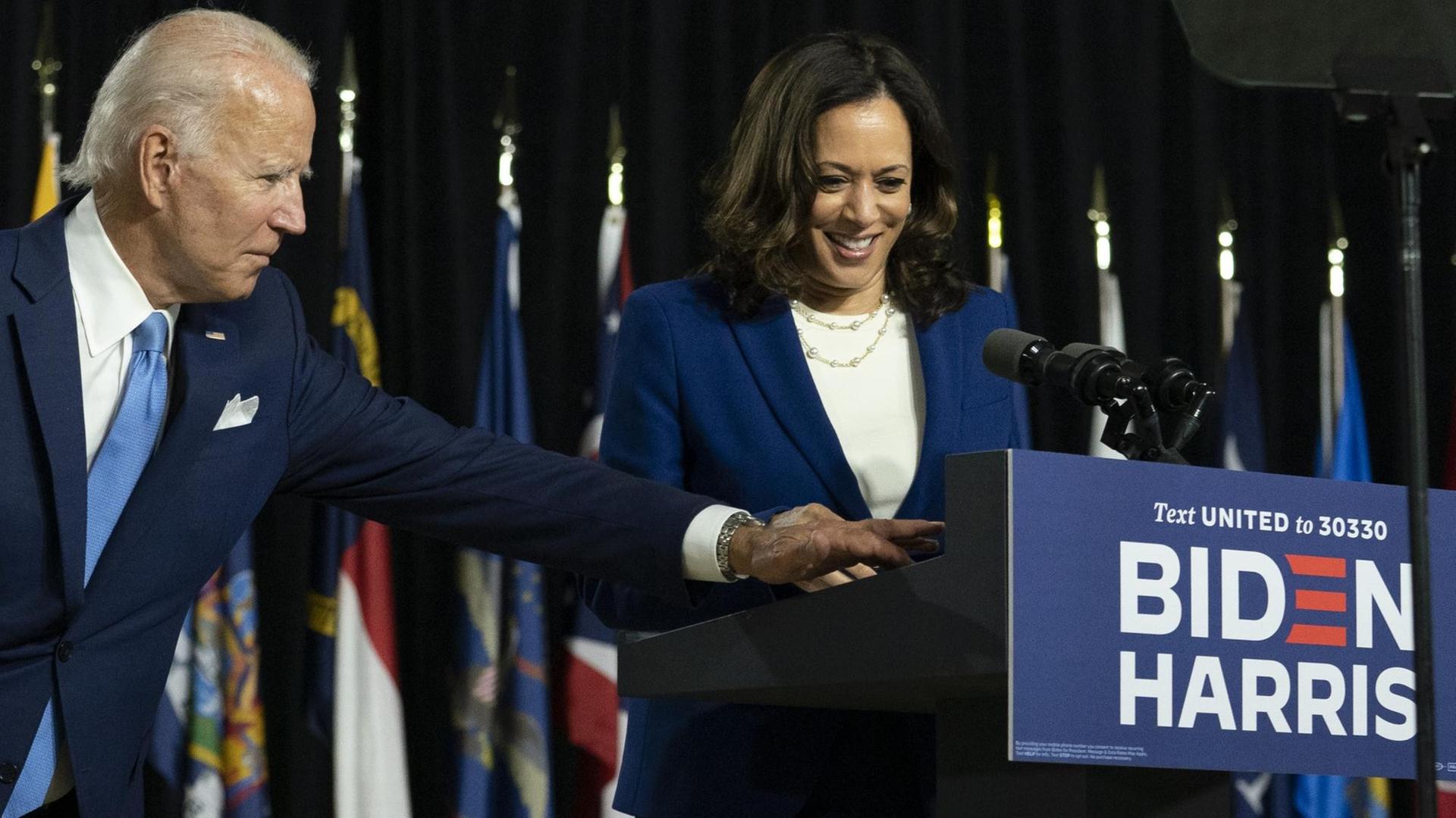 Joe Biden und Kamala Harris bei ihrem ersten Auftritt als designierte Kandidaten der US-Demokraten für die Präsidentschaft und Vizepräsidentschaft in Wilmington, Delaware am 12. August 2020 Joe Biden und Kamala Harris bei ihrem ersten Auftritt als designierte Kandidaten der US-Demokraten für die Präsidentschaft und Vizepräsidentschaft in Wilmington, Delaware am 12. August 2020