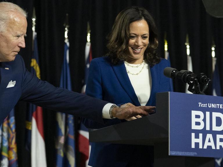 Joe Biden und Kamala Harris bei ihrem ersten Auftritt als designierte Kandidaten der US-Demokraten für die Präsidentschaft und Vizepräsidentschaft in Wilmington, Delaware am 12. August 2020