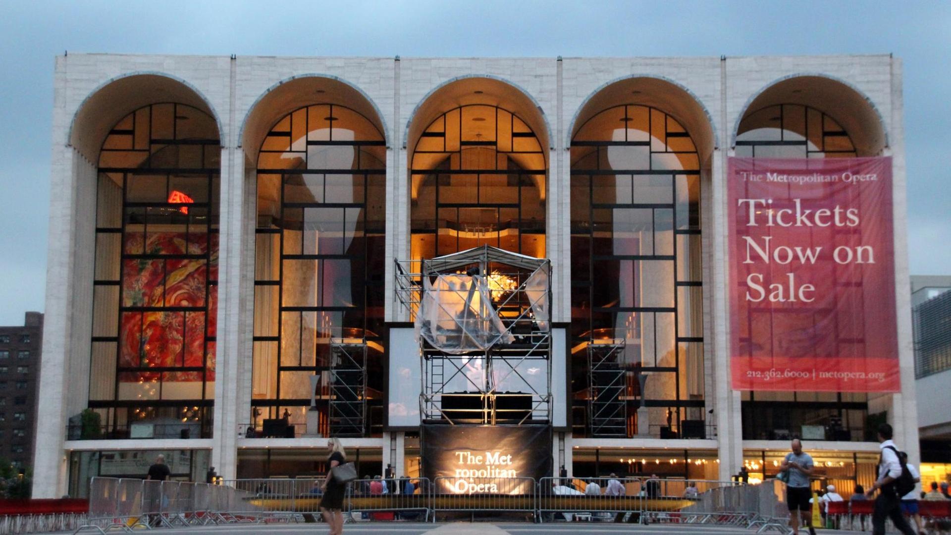 Die Metropolitan Oper im Lincoln Center in New York Die Metropolitan Oper im Lincoln Center in New York