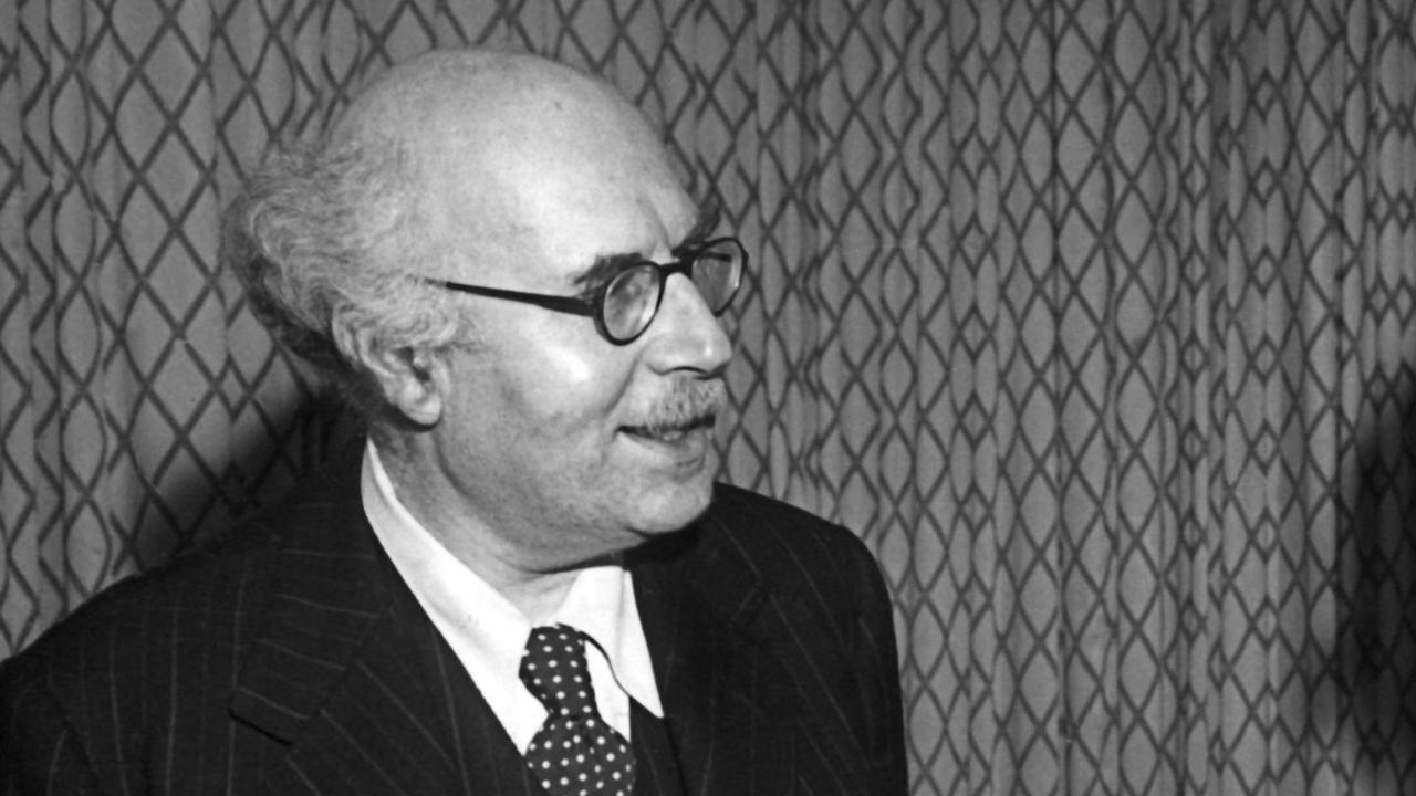 Der Verleger, Schriftsteller und Philanthrop Victor Gollancz (l) stattete am 10.03.1950 Bundespräsident Theodor Heuss (r) einen Besuch ab. Der Verleger, Schriftsteller und Philanthrop Victor Gollancz (l) stattete am 10.03.1950 Bundespräsident Theodor Heuss (r) einen Besuch ab.