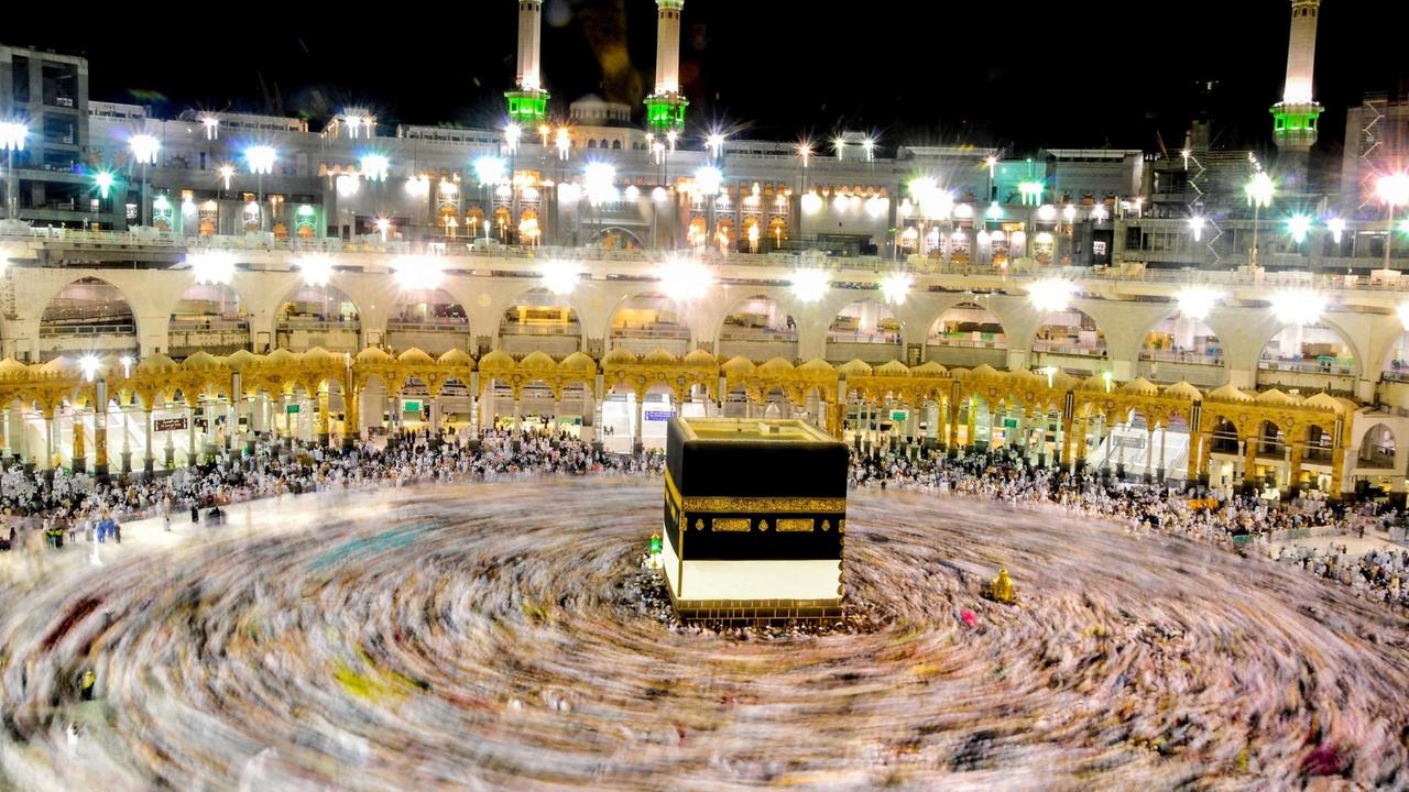 Die Kaaba in der Mitte der Heiligen Moschee in Mekka, Saudi Arabien, 17.8.2018 Die Kaaba in der Mitte der Heiligen Moschee in Mekka, Saudi Arabien, 17.8.2018