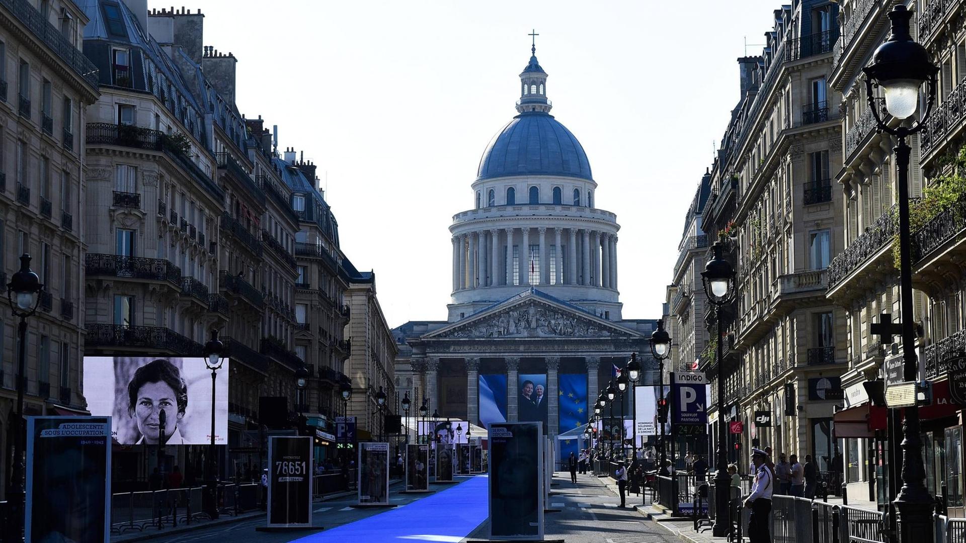 Die französische Holocaust-Überlebende und Politikerin Simone Veil und ihr Mann Antoine wurden im Panthéon beigesetzt. Die französische Holocaust-Überlebende und Politikerin Simone Veil und ihr Mann Antoine wurden im Panthéon beigesetzt.